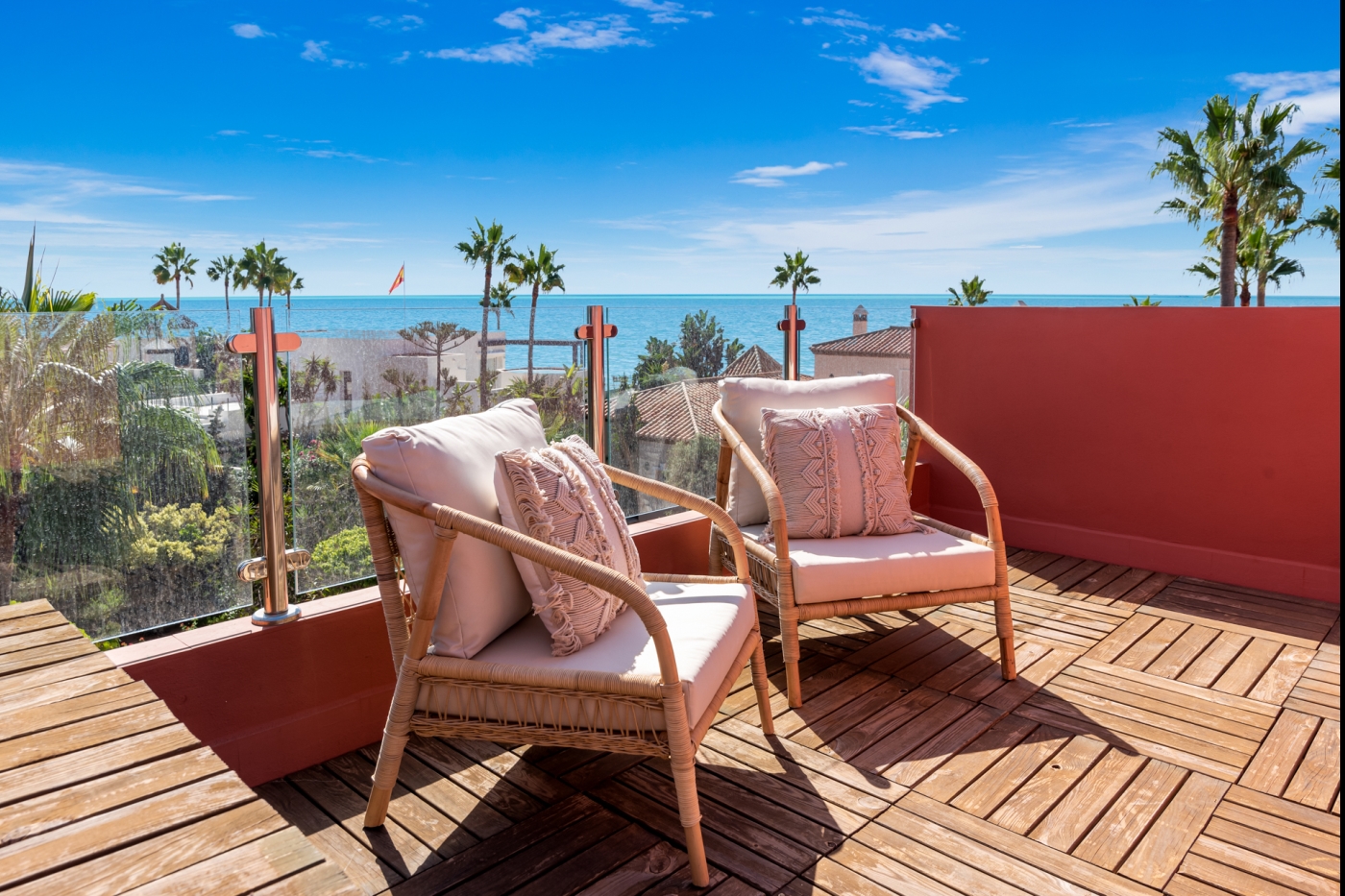 Beachfront Escape 3 Bed House - Stunning Sea Views image 7