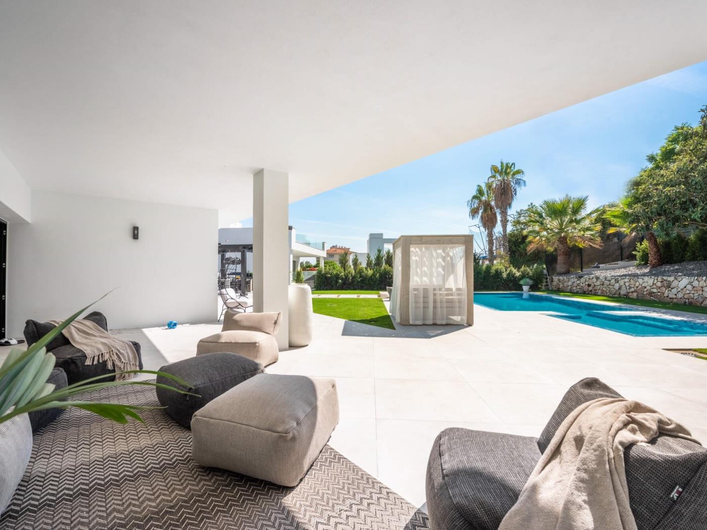 Villa Macarena - Extravagant 6BDRM Luxurious Villa image 7
