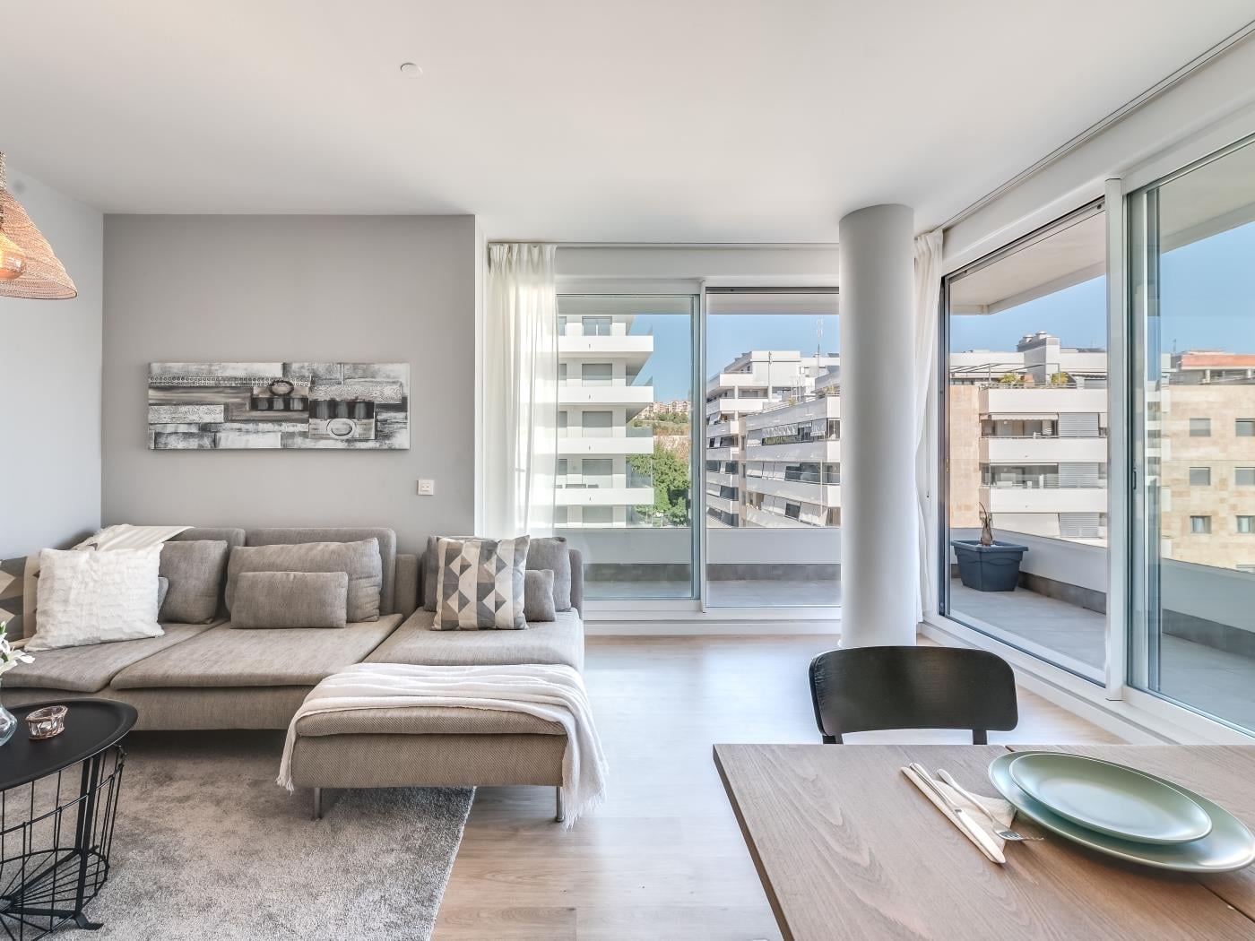 Newly Built 3 BDRM Modern Apt w Gym, Pool, & Views image 8