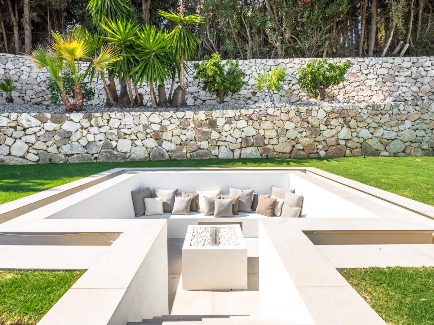 Villa Macarena - Extravagant 6BDRM Luxurious Villa image 8