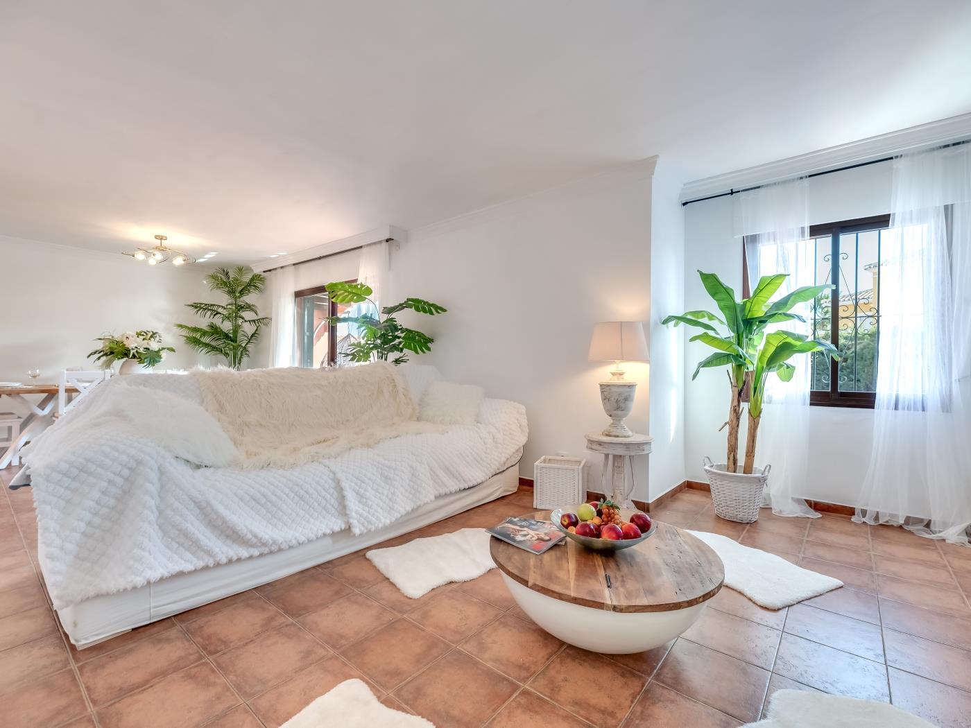 Classic 5 BDRM Andalucian Villa w Pool & Sea View image 8