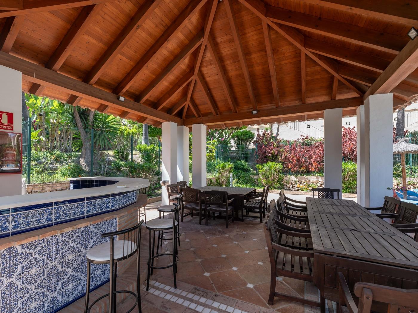 Cozy 3 BDRM Sunny Townhouse w BBQ and Pool image 8