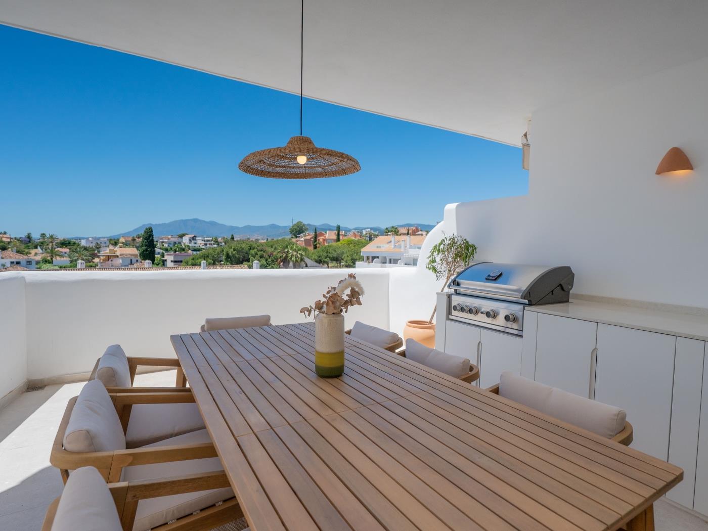 Extravagant Newly Renovated Penthouse w/ Sea Views image 8